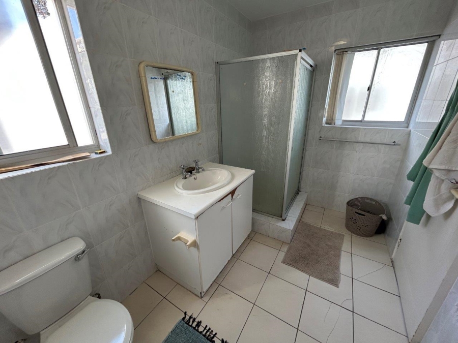7 Bedroom Property for Sale in Wavecrest Eastern Cape